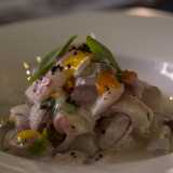 Tra i piatti proposti c�� il ceviche, a base di pesce e/o frutti di mare crudi e marinati nel limone, con aggiunta di peperoncino e coriandolo